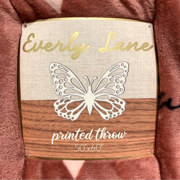 Everly Lane Plush Throw Blanket 50x60 YOU ARE BEAUTIFUL Hearts Valentines‎ Gift - Picture 7 of 8